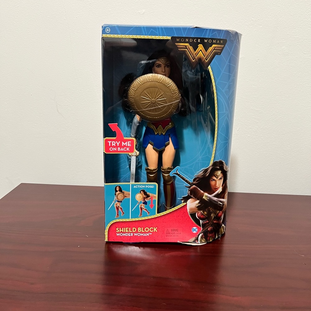 Wonder Woman - Picture 2 of 5